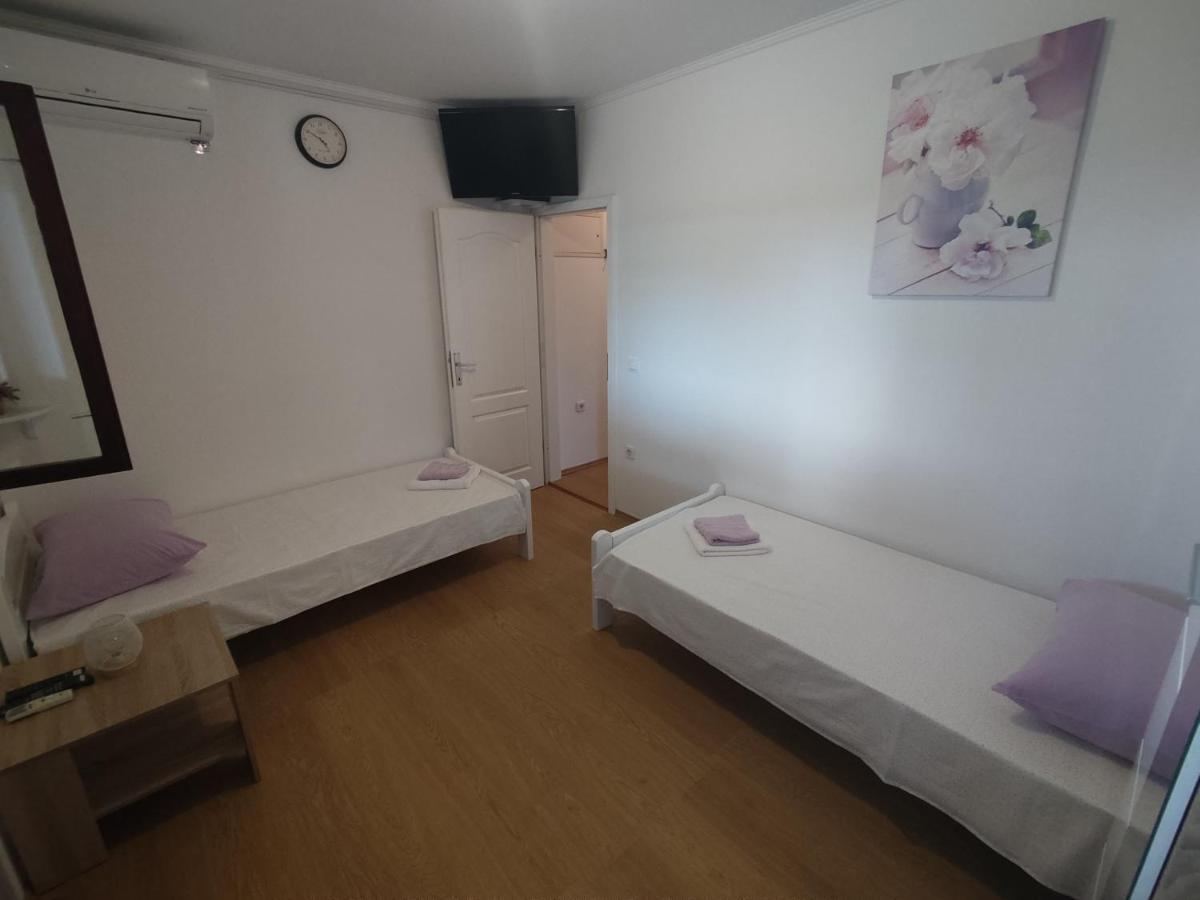 Apartment Nakic Vrpolje Eksteriør billede