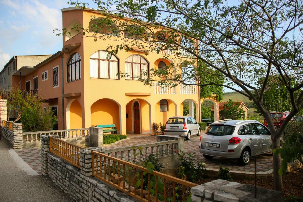 Apartment Nakic Vrpolje Eksteriør billede