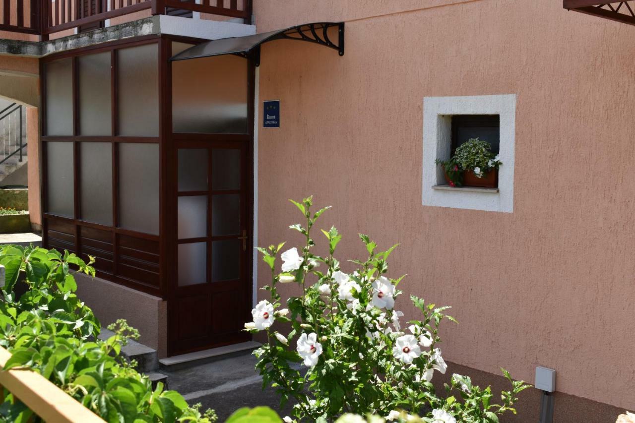 Apartment Nakic Vrpolje Eksteriør billede