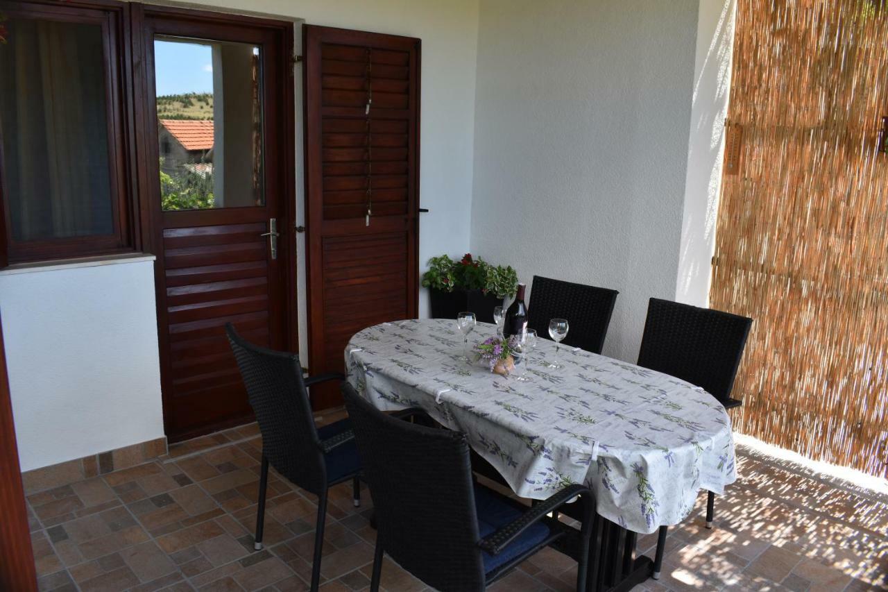 Apartment Nakic Vrpolje Eksteriør billede